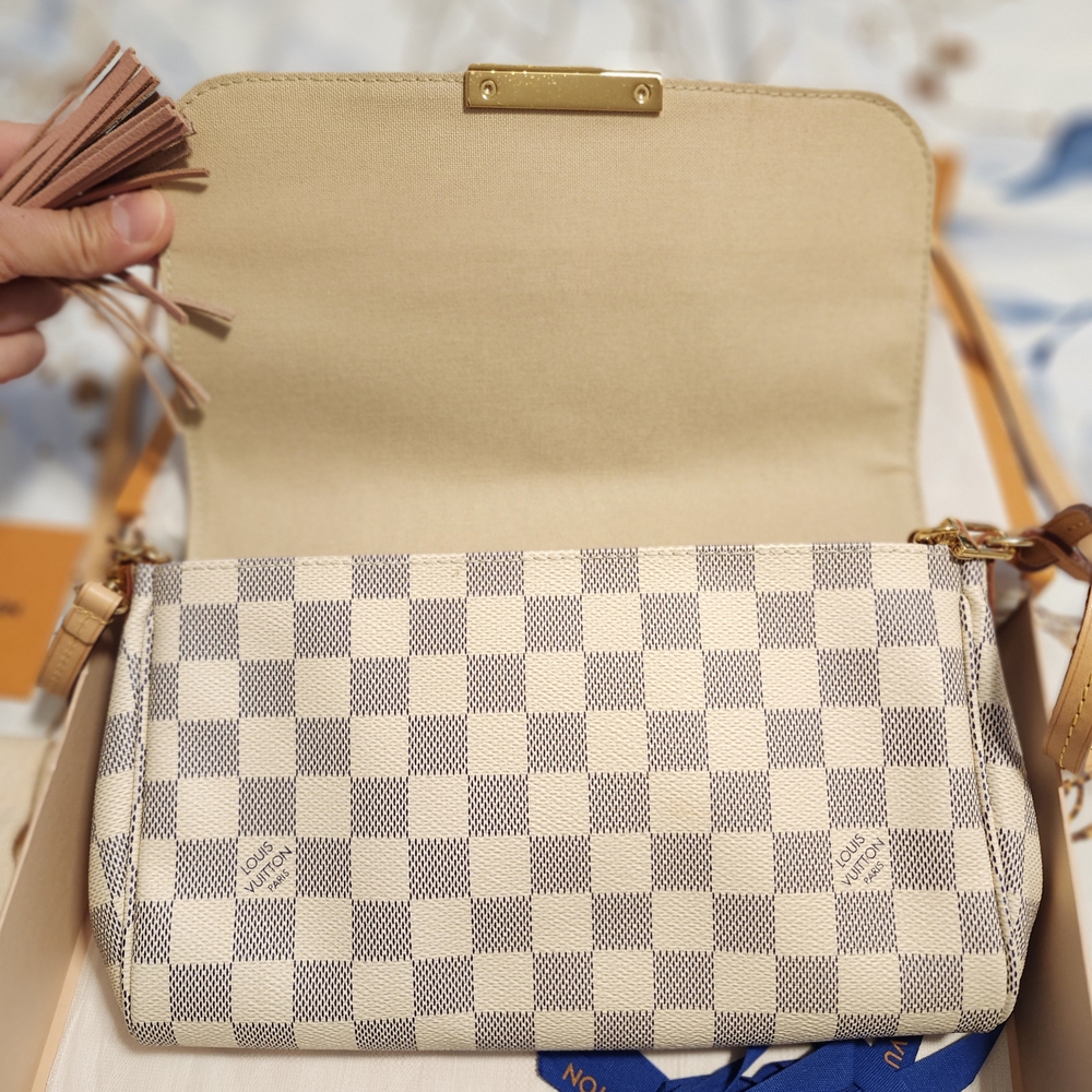 Louis Vuitton White and Tan Checkered Bag - Picture 6 of 12